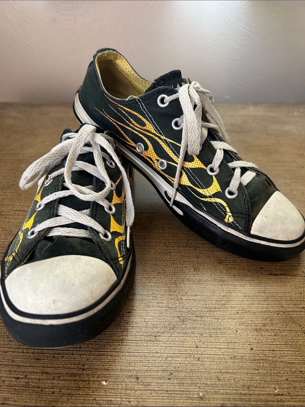 Converse All Star Chuck 70 Low Top Archive Flame Overlay Sneakers. Size 4 Junior